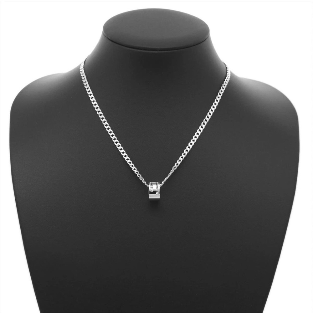 Gucci open G necklace